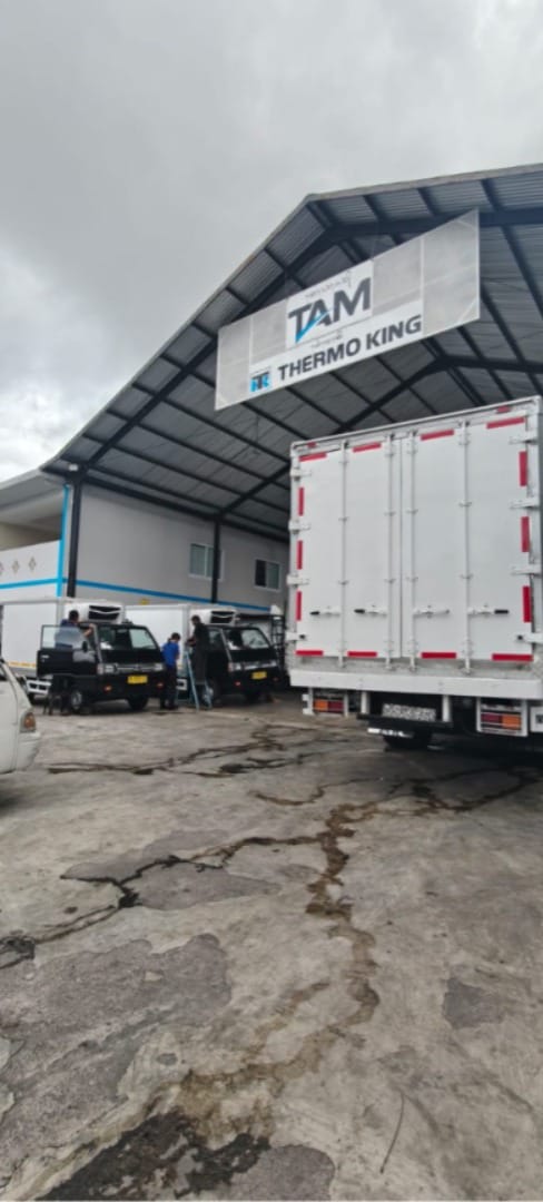 New Armada - Mini Box Reefer Truck - Photo 4