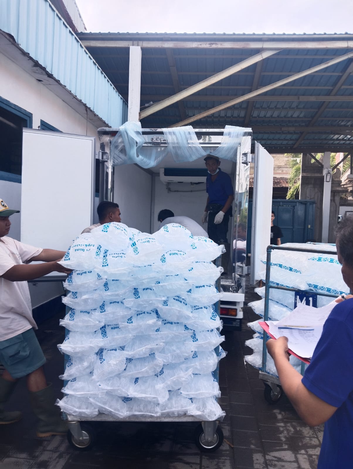 Temporary Ice Cube Storage Standby for New Year’s Eve Events - Photo 2